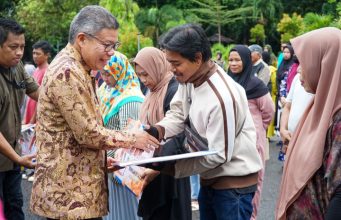 Wali Kota Parepare Salurkan Beras Sejahtera Kepada 1.852 KPM
