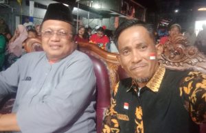 Sekcam Ujung Serahkan Hadiah Lomba Agustusan Warga Jalan Kijang