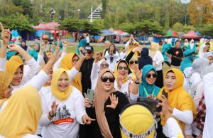 Tim Parepare Juara 4 Lomba Estafet Sarung di Jambore PKK Tingkat Sulsel