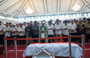 JK dan TP Salat Jenazah Mantan Gubernur Sulsel Amin Syam