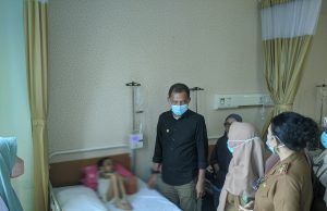 Pj Walikota Parepare Beri Perhatian Khusus Anak Gizi Buruk di RS Ainun