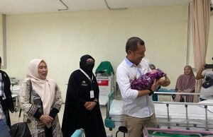 Dua Bayi Lahir Tepat HUT ke-64 Parepare, Akbar Ali Langsung Beri Akta Kelahiran dan KIA