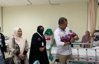 Dua Bayi Lahir Tepat HUT ke-64 Parepare, Akbar Ali Langsung Beri Akta Kelahiran dan KIA