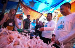 Akbar Ali Dampingi Pj Gubernur Pantau Harga Bahan Pokok di Pasar Lakessi