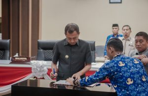 Akbar Ali Sampaikan LKPJ Wali Kota ke DPRD Parepare