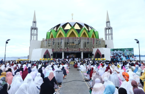 Pemkot Ajak Masyarakat Isi Masjid Terapung BJ Habibie dengan Kegiatan Keagamaan
