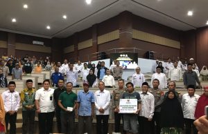 Pemkot dan Baznas Serahkan 700 Paket Ramadan untuk Mustahik