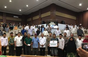 Pemkot dan Baznas Serahkan 700 Paket Ramadan untuk Mustahik