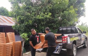 MZ Salurkan Bantuan Kursi Posyandu Lansia di Kampung Duri