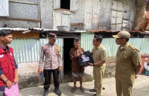 Pemerintah Kota Parepare Bersama Yayasan PIN Salurkan Paket Sembako Di kelurahan Kampung Pisang