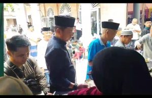 Makan Siang Gratis Berjamaah Setelah Salat Jumat Oleh Masjid Raya Kota Parepare, Semakin Disambut Antusias Masyarakat.