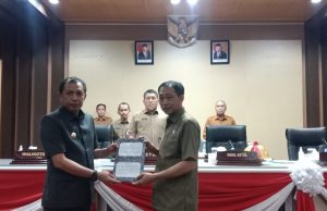 Pj Wali Kota Parepare Serahkan Ranperda Pertanggungjawaban APBD 2023