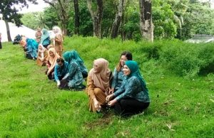 PKK Parepare Ikut Serta Tanam Pohon di Hari Bumi 2024