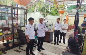 Kunjungi Pusat Kuliner Pare Beach, Sekda Parepare Sebut Perlu Dibenahi Agar Beri Dampak Ekonomi Daerah
