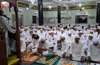 Meski Diguyur Hujan, Shalat Subuh Berjemaah Majelis Syuhada Parepare Awali Tahun 2025 di Masjid Al Busyra Panroko