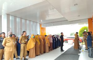 Apel Pagi RSUD Andi Makassau Digelar di Tengah Hujan, Tekankan Disiplin dan Pemutakhiran Data ASN