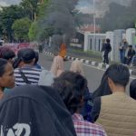 Demo depan DPRD Parepare