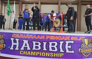 Walikota Parepare Pukul Gong, Tanda Dimulainya Habibie Championship yang Diikuti 800 Pesilat