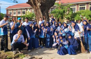 GTK SMPN 1 Pangsid Turut Sukseskan Kerja Bakti di Taman Usis, Sambut Instruksi Bupati Sidrap