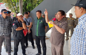 Ketua DPRD Parepare Tegaskan Komitmen Berpihak pada Masyarakat Saat Menerima Aspirasi Massa Aksi FPRP
