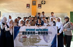 Sat Lantas Polres Parepare Edukasi Pelajar SMPN 10 soal Tertib Berlalu Lintas dalam Rangka Operasi Zebra Pallawa 2025