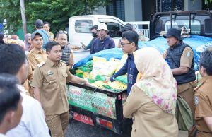 Lepas Pasar Murah Ramadan, Tasming Hamid Distribusi 1.000 Paket Sembako untuk Warga