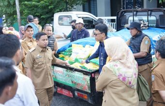Lepas Pasar Murah Ramadan, Tasming Hamid Distribusi 1.000 Paket Sembako untuk Warga