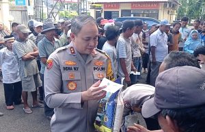 Kolaborasi dengan Baznas, Polres Parepare Salurkan Zakat Fitrah Personel kepada Warga Layak Terima